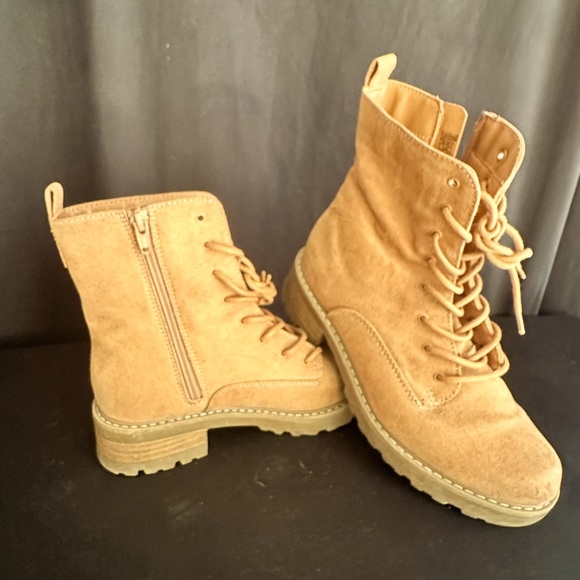 Target Shoes - Women's Tan Lace-Up Boots 6.5